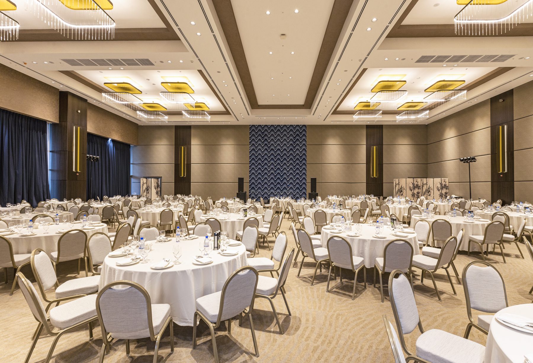Changan ballroom at Silk Road by Minyoun laid for a gala dinner