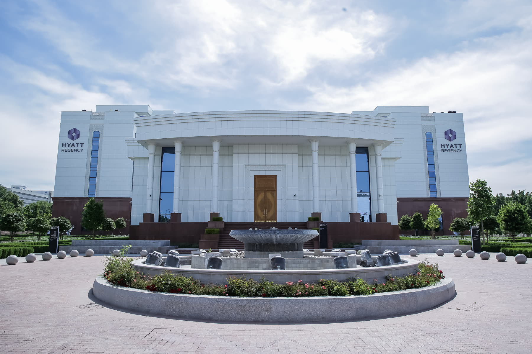 Hyatt Regency Tashkent, the garden and fountain